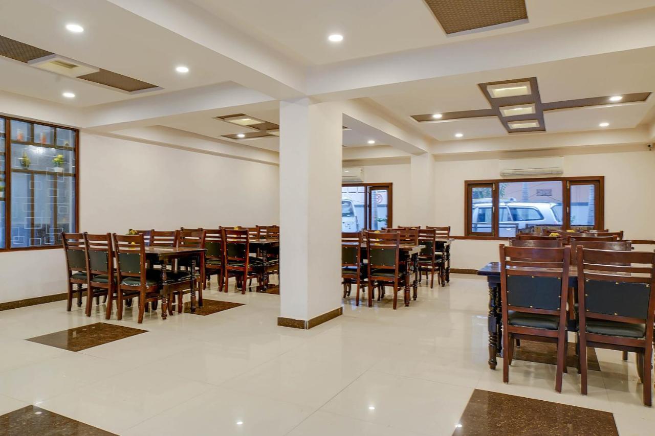 Capital O 49135 Sri Simran Park Hotel Hyderabad Bagian luar foto