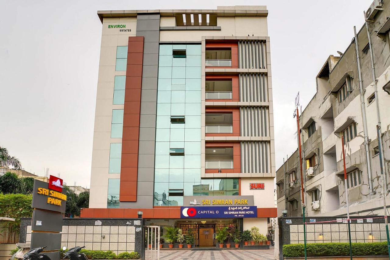 Capital O 49135 Sri Simran Park Hotel Hyderabad Bagian luar foto